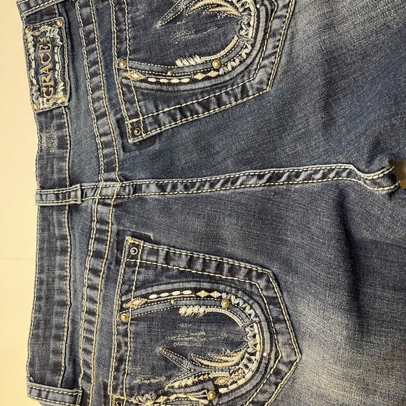 GRACE Horse Shoe Embellished Mid Rise/Easy Fit Bootcut Jeans - Picture 3 of 10